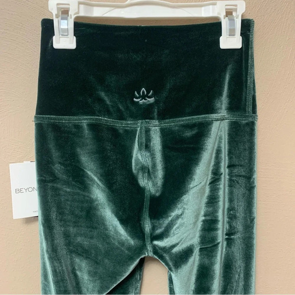 Beyond Yoga Velvet Motion High Waisted Midi Legging in Forest Green XS NWT New - Picture 7 of 15